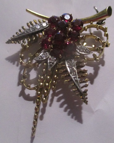 xxM1248M 18k Ruby and Diamond broochTakst- Valuation N.Kr. 25 000